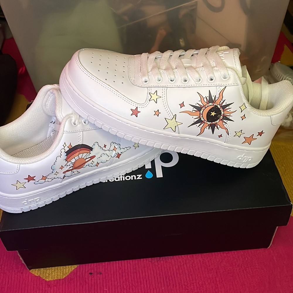 BRAND NEW never used. I bought these for Christmas for myself but it didn’t fit.